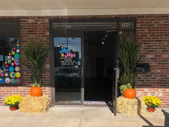 Max & Mia Children's Salon storefront entrance